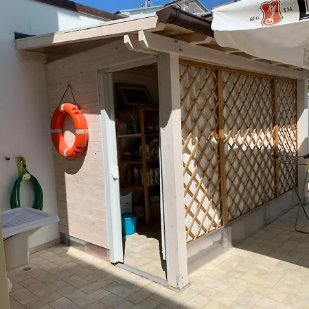 Piano Terra Con Giardino, Vicino Al Mare