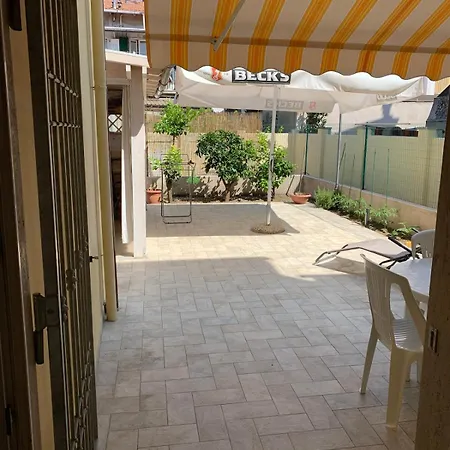 Piano Terra Con Giardino, Vicino Al Mare * Viareggio