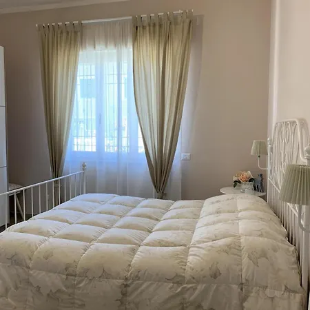 Piano Terra Con Giardino, Vicino Al Mare * ヴィアレッジョ