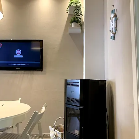 Piano Terra Con Giardino, Vicino Al Mare ヴィアレッジョ